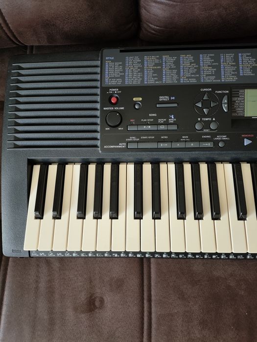 Yamaha PSR-320 синтезатор з автоакомпанементом, динамічні клавіші