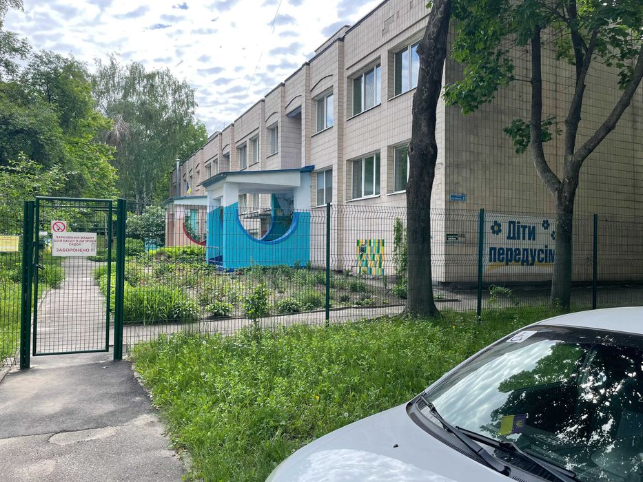 Затишна квартира в цегляному будинку біля метро