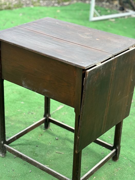 Mesa antiga dos anos 50