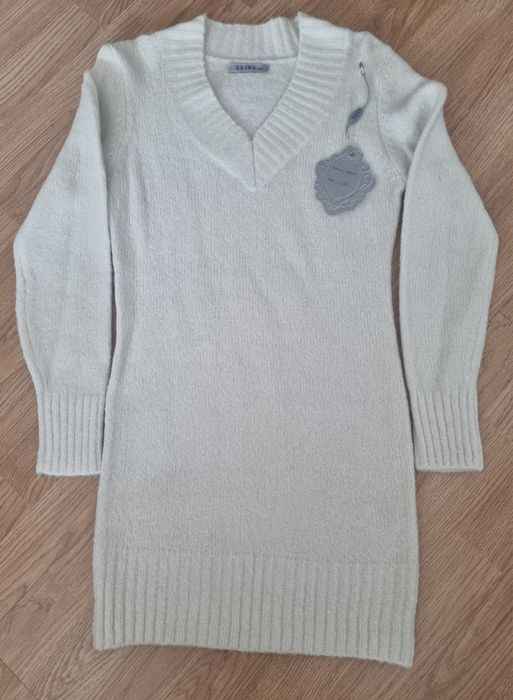 Vestido de malha, branco com apontamentos brilhantes, comprido. S/M