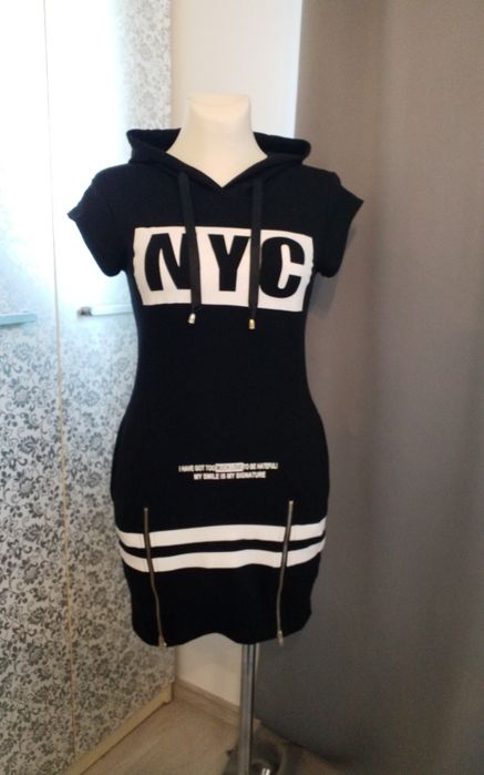 Sukienka taliowana z kapturem NYC roz. M/L