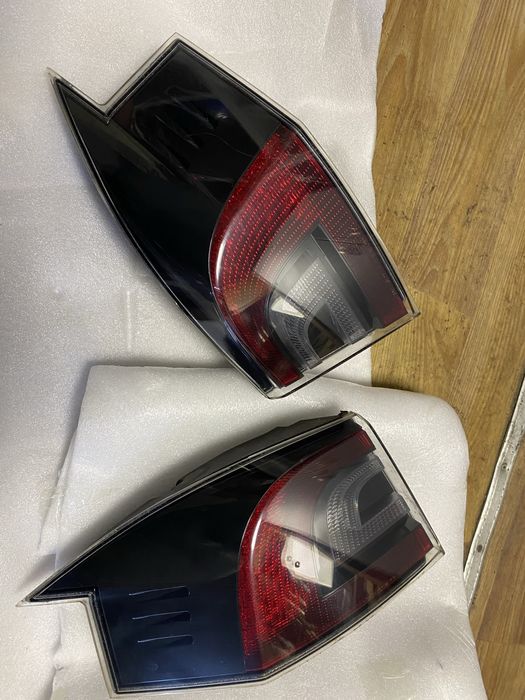 Задні ліхтарі Tesla S  оригінал фари