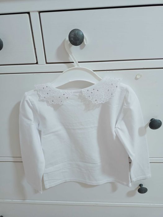 Piękna biała koszulka z ozdobnym haftem 104 stan idealny