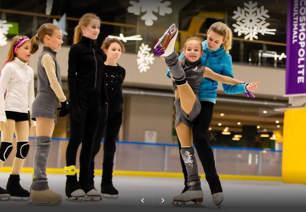 Тренер з фігурного катання на ковзанах