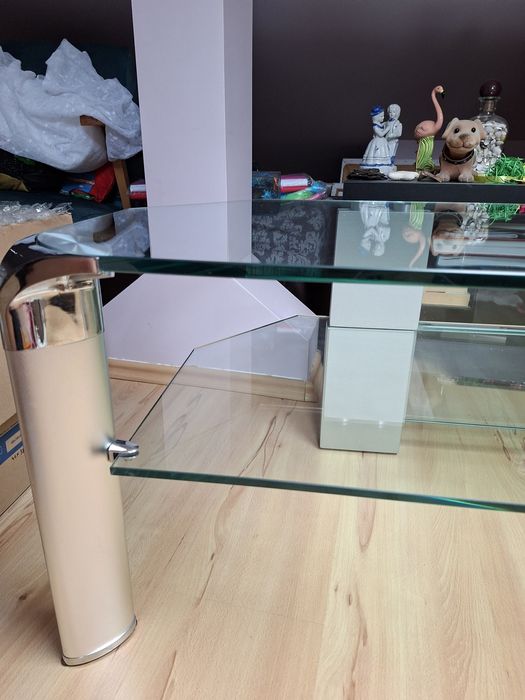 Stolik szklany pod telewizor