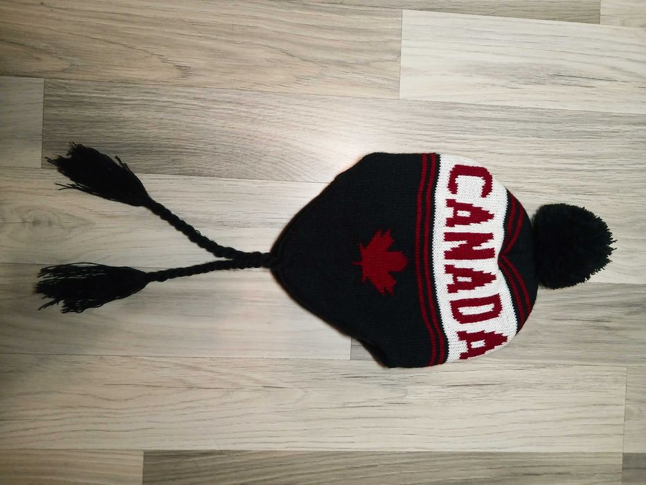 Зимова шапка  CANADA