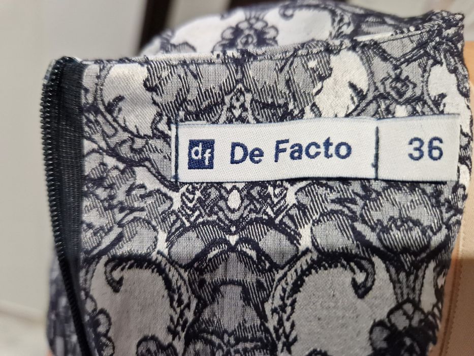 Sukienka koktajlowa z baskijką De Facto r. 36