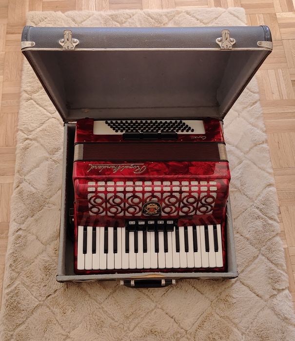 REZERWACJA Akordeon Royal Standard 80 basów