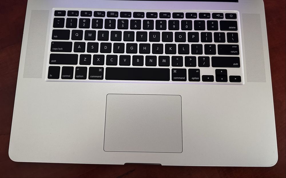 MacBook Pro 2015 15 дюймів, 256/16, i7 — гарний стан