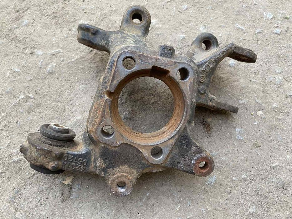 Задня ліва цапфа поворотний кулак тойота авенсіс т27 дизель 2.2