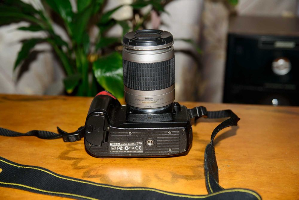 Дзеркальний фотоапарат Nikon D70