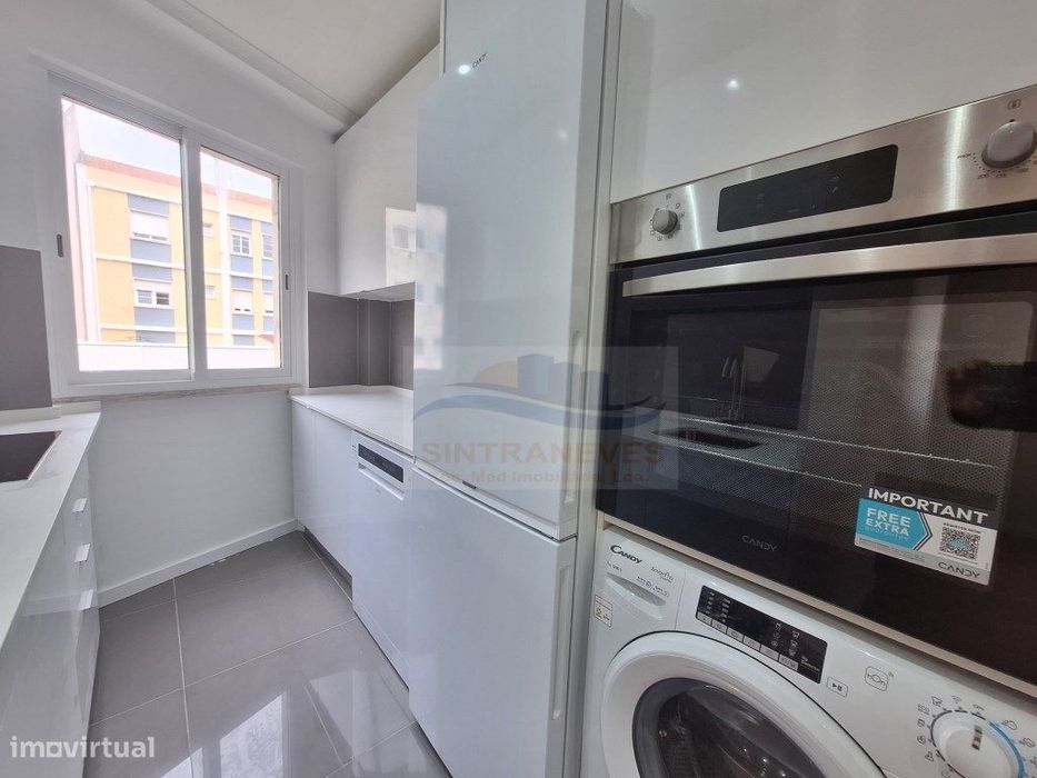 Magnífico T3 totalmente remodelado com varanda- Queluz — Queluz E Belas, Lisboa