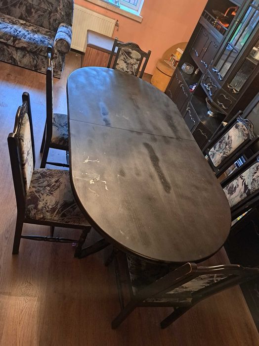 Stół oraz krzesła