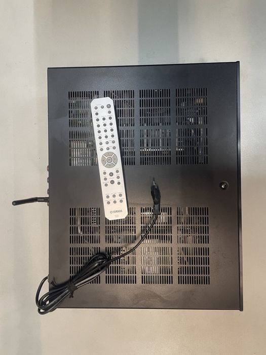 Стереоресивер Yamaha R-N602 с пультом
