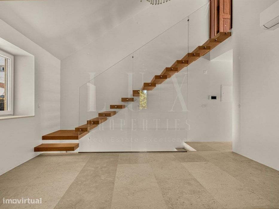 Moradia Geminada De Charme Totalmente Renovada No Centro De Azeitão