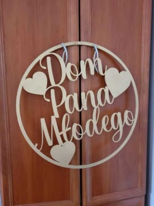 Zestaw ślubny koło duże dom pana młodego, wieszaki dla pary, koszyczki ratunkowe