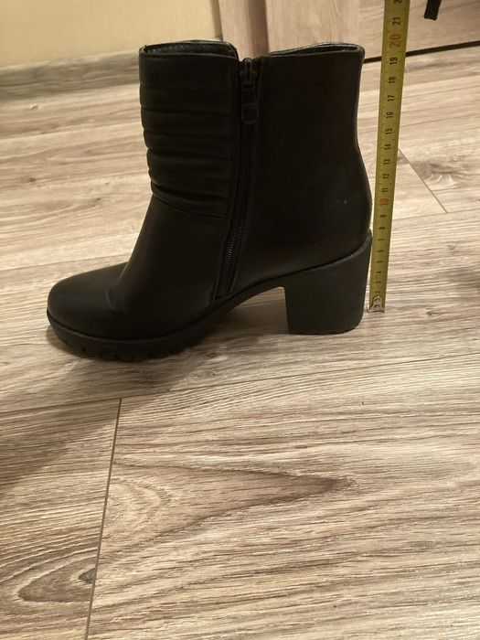 Botki na grubym korku