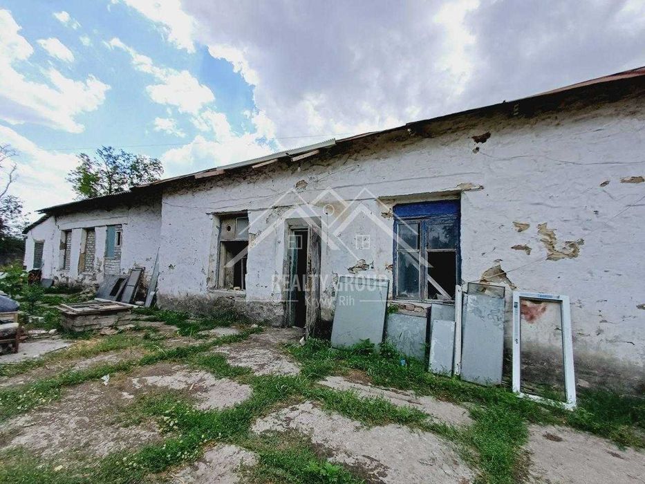 Продаж приміщення під склад, ферму, виробництво поряд залізниця.