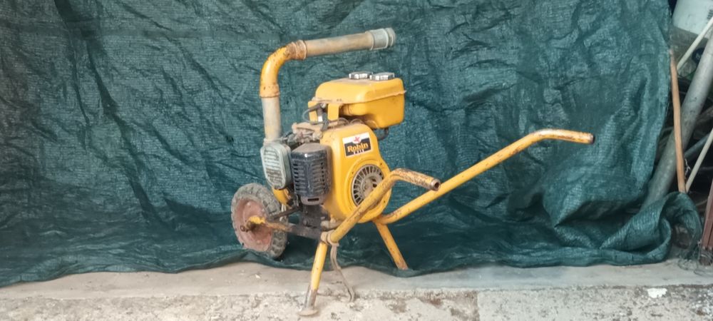 Motobomba comac usada com carrinho