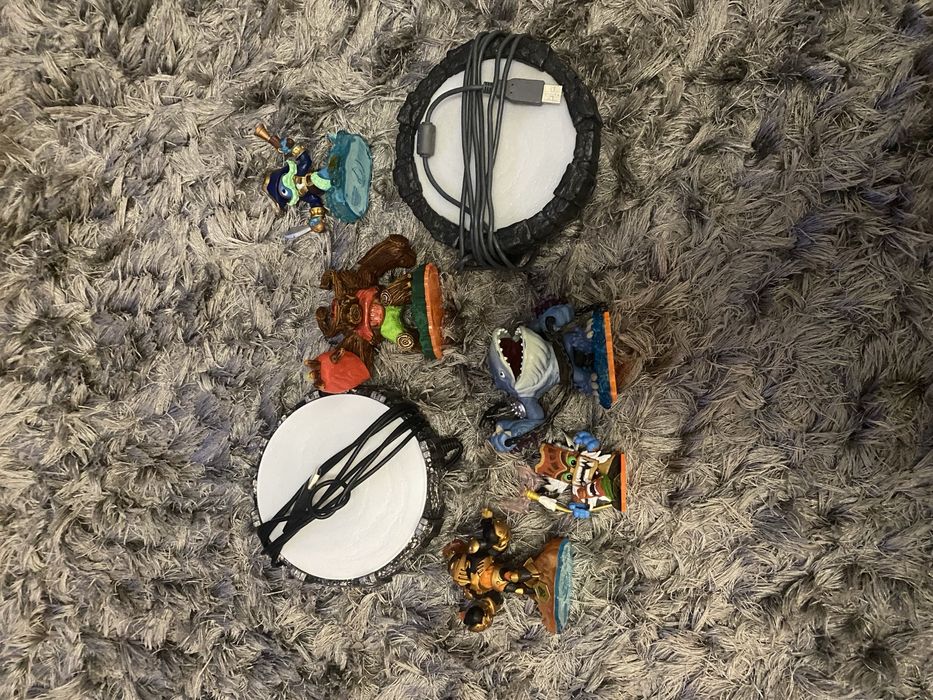 Playstation 3 + 17 gier + pady + alcesoria (Move/Skylanders/Singstar)