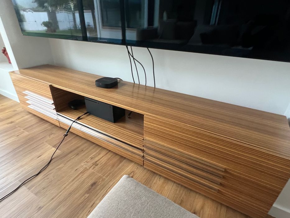 Móvel TV 220cm x 40 cm altura 44cm