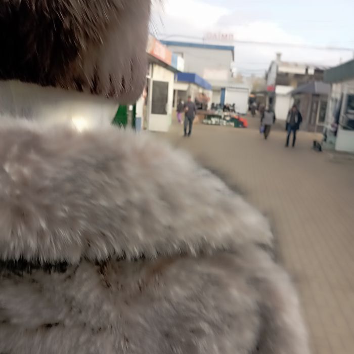 Продам зимову шапку з норки та з песцовим хвостом