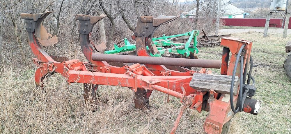 Плуг оборотний krone