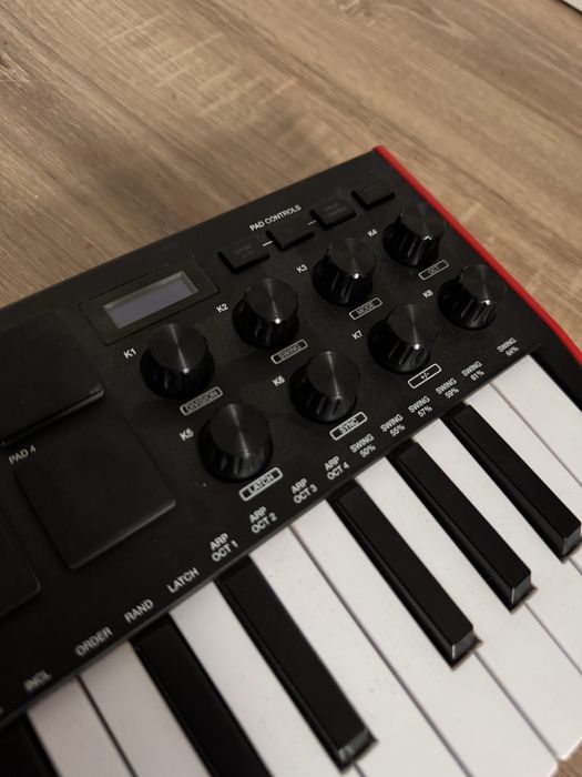 Akai MPK Mini 3 ( Midi keyboard )