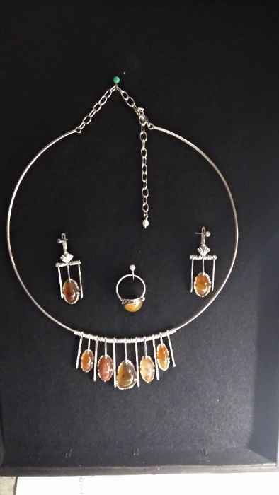 Продам серебряный комплект: Ожерелье, кольцо, серьги