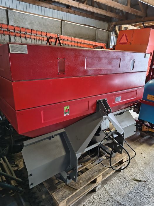 Rozsiewacz nawozów Unia MX Led