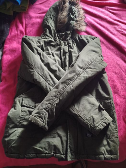 Roupas de +- 10 a 14 anos, além dessas fotos tenho outras mais . O preço varia de 5€ até 25€