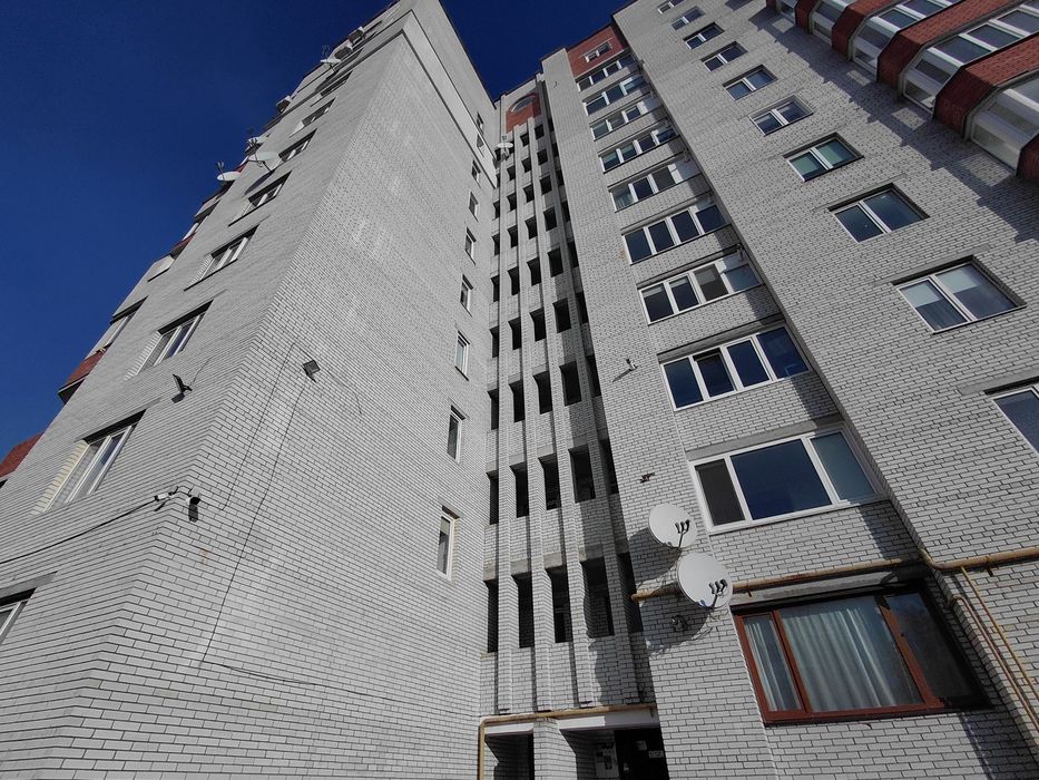 Продаж 3к квартири 90.8 кв. м на вул. Бережанська