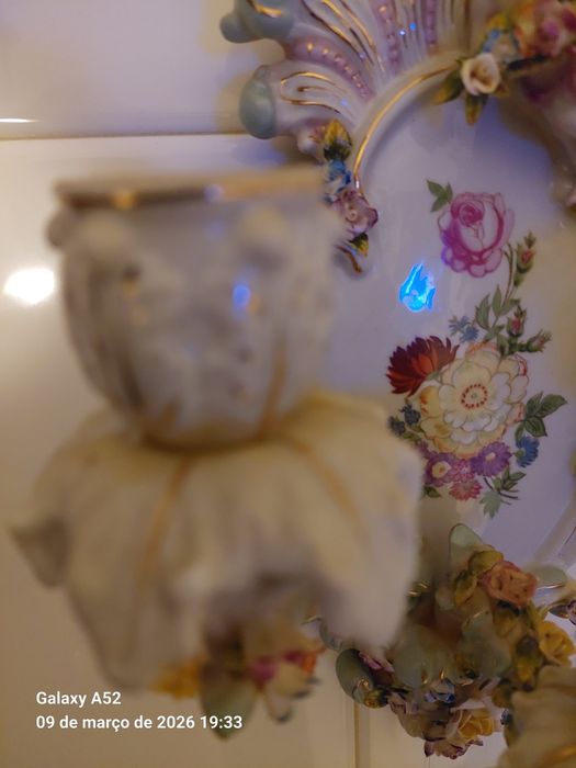 Castiçal de parede em porcelana decorativa