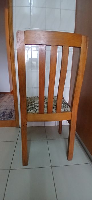 Duas cadeiras em para restauro