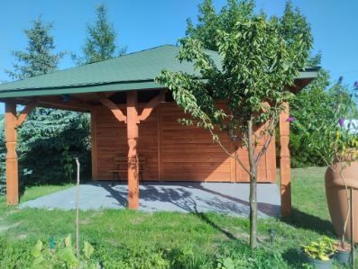 Wiata samochodowa z drewutnia schowek na narzędzia 5,5x5,5 m