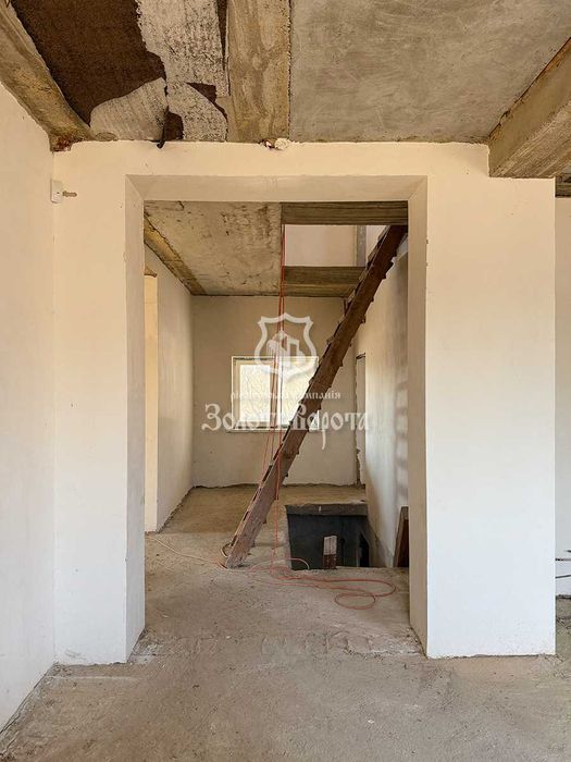 Будинок, 2 поверхи, ділянка — 0,8 га. с. Гавронщина, Макарівський р-н