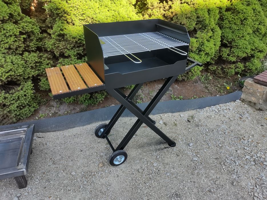 Grill ogrodowy solidny