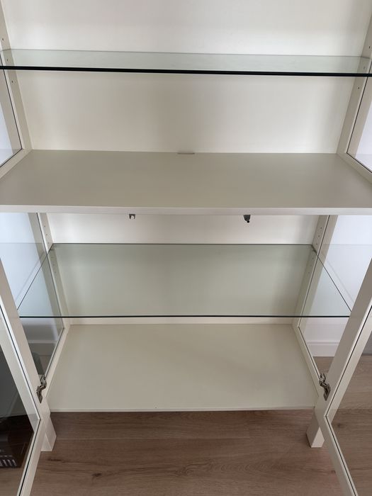 Witryna z półkami Ikea