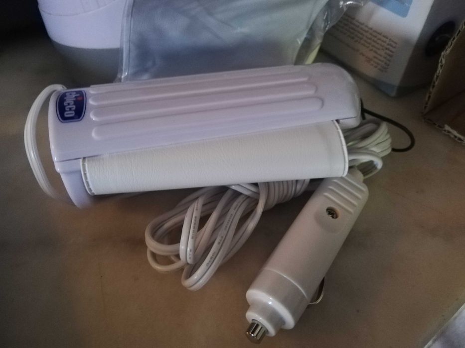 Aquecedor de biberões chicco. Inclui aquecedor para usar no carro