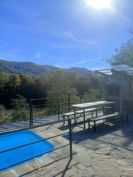 Котедж в Яремчі біля річки, на висоті)