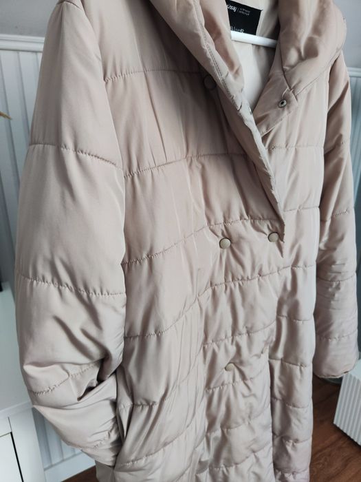 Sinsay | Beżowy pikowany płaszcz dwurzędowy damski z kapturem | XL 42