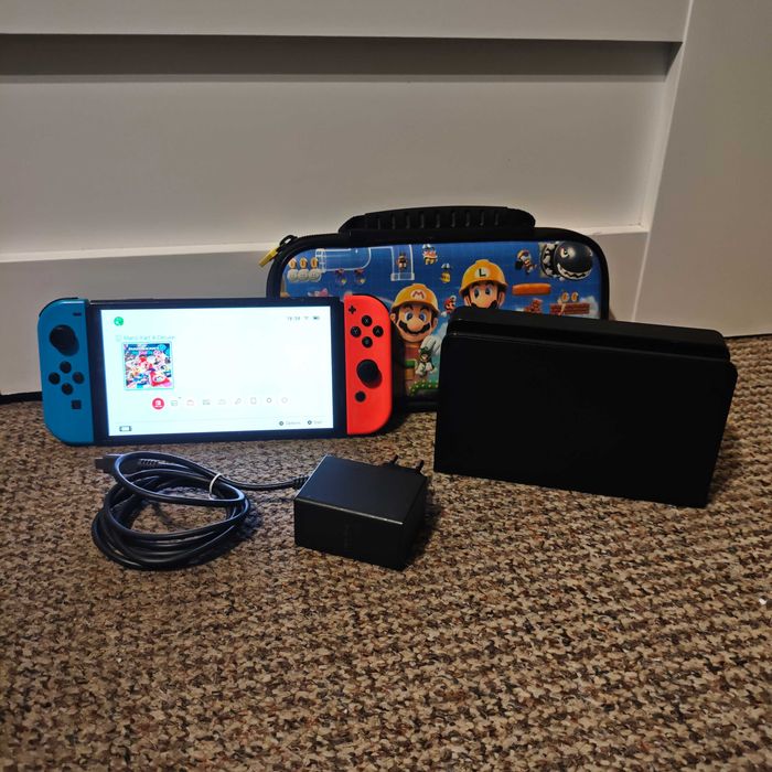 Nintendo Switch OLED + Etui - OPIS