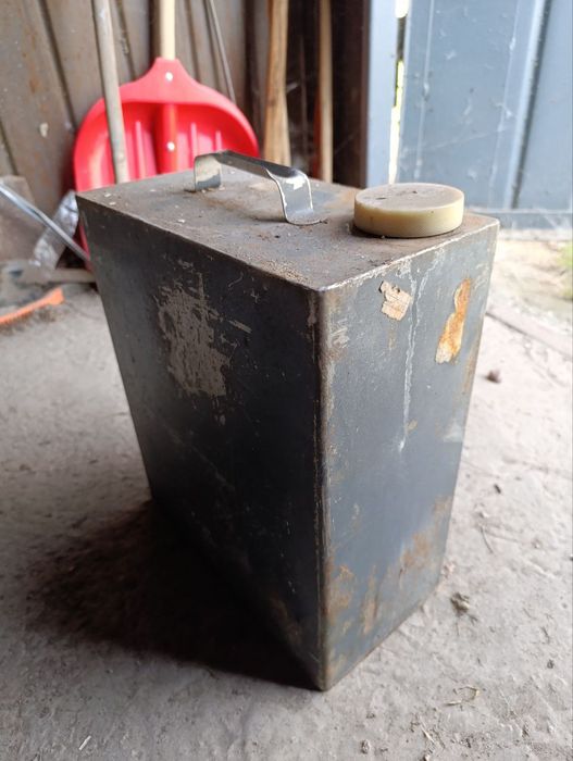 Продам канистру на 15 л, нержавейка.