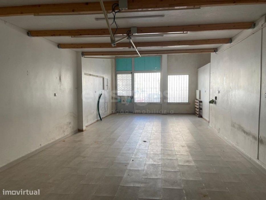 Loja comercial para investimento em Loures