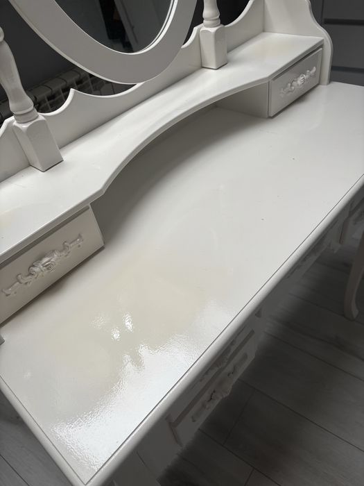 Toaletka biała z 3 lustrami