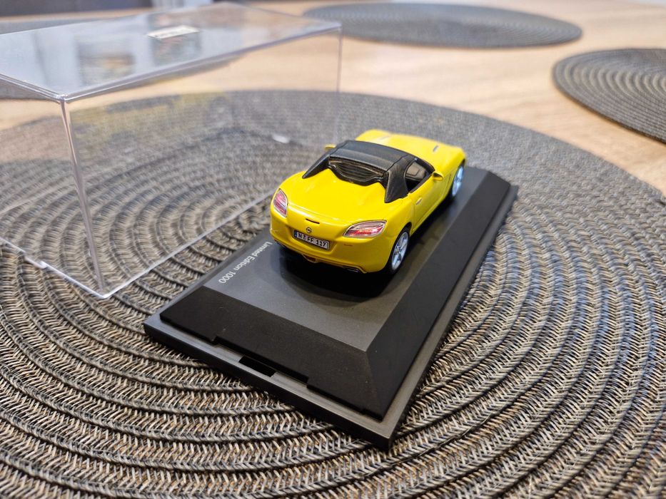 Opel GT cabrio żółty limit 1000 szt Schuco 1:43