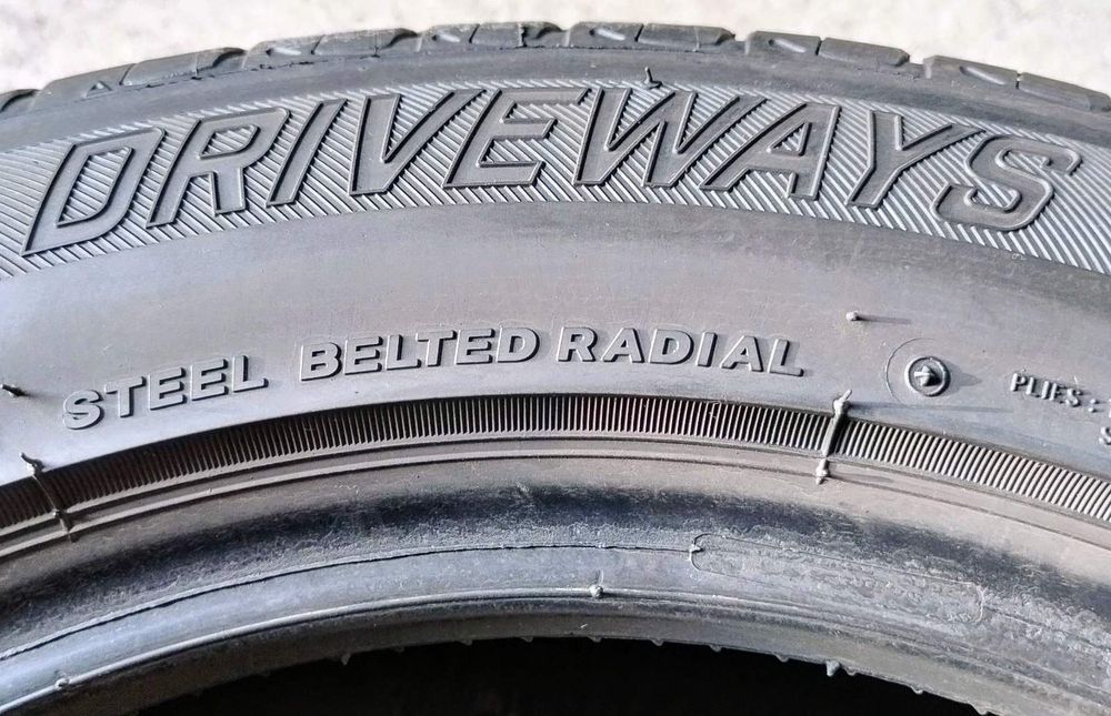 Шини літні R16 215/55 Lassa Driveways