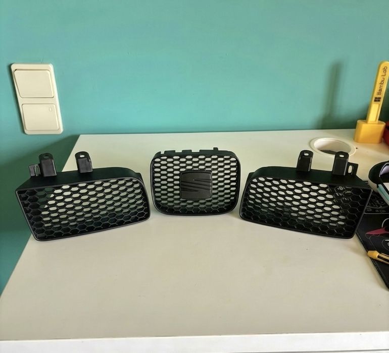 Grelhas Frontais Favo de Mel para Seat Ibiza 6K2 (MK2/MK3)