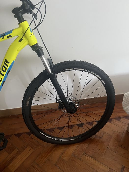 Bicicleta aro 29 + luvas + capacete