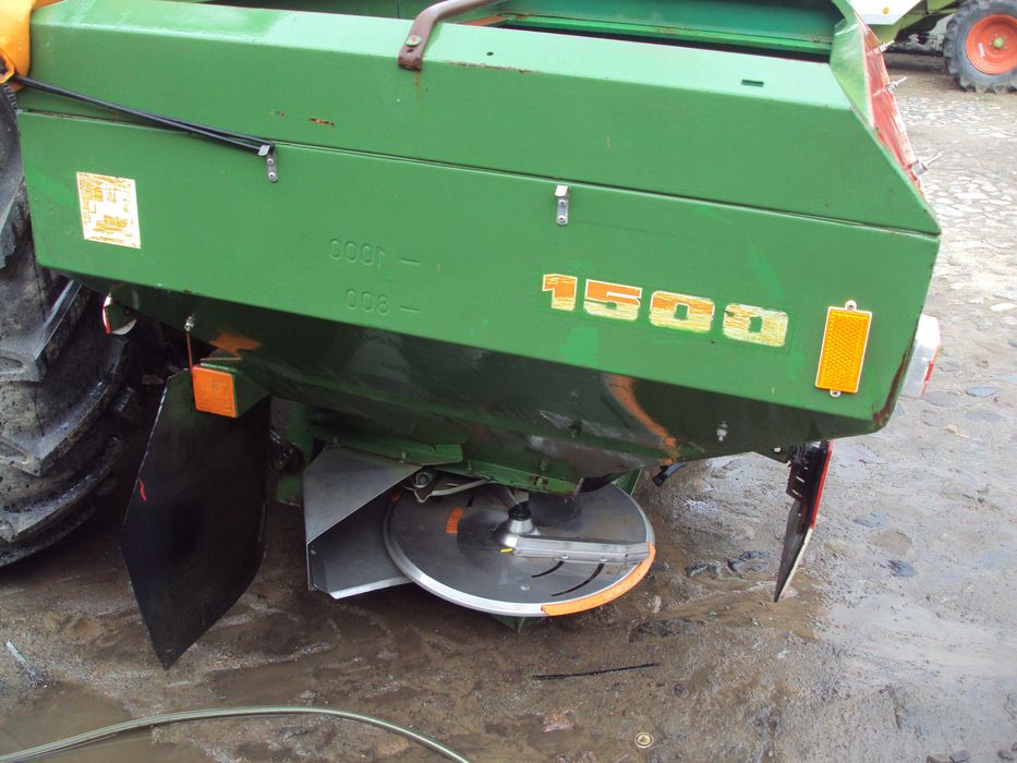 rozsiewacz amazone novis 24-36m stan bdb 1800l. ,plandeka